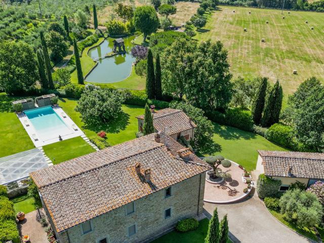 Maestosa tenuta ai margini di Arezzo 1042m² Arezzo
