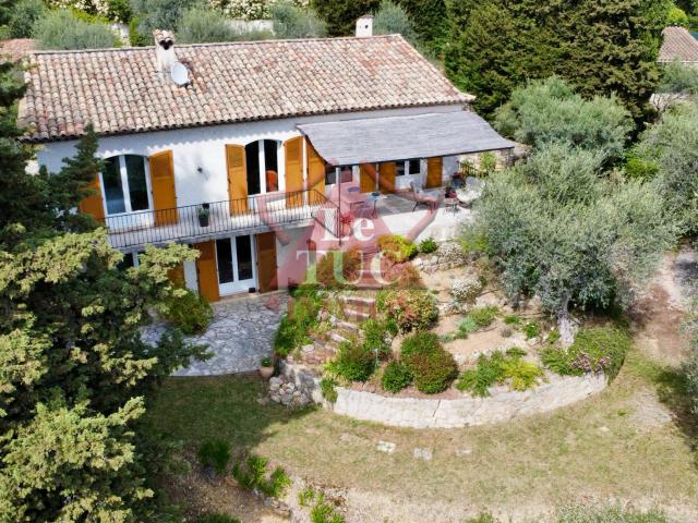 Magagnosc co exclusivité, propriété avec piscine et pool House grand garage terrain de 3000m2 avec oliviers