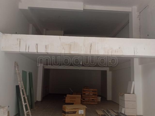 Magasin neuf au quartier 2mars 143m2