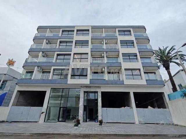 Magasin à louer ou à vendre de 224m² total