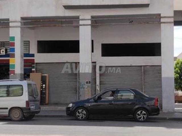 Magasin à vendre neuf avec 2 rideaux