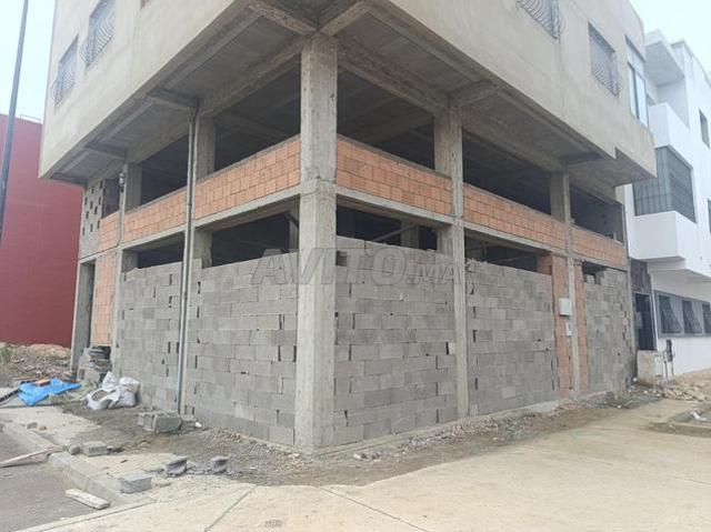 Magasin à vendre avec deux façades et mezzanine السدة