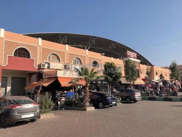 Magasin à vendre dans le complexe commercial moderne à Bel Bakar