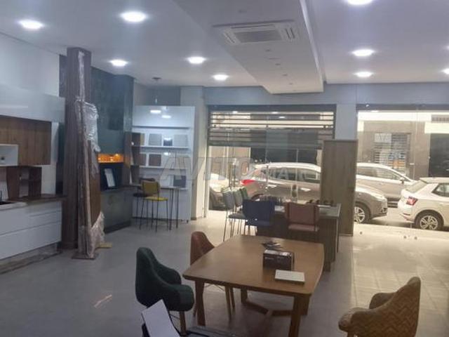 Magasin aménagé 130m2 près de Zerktouni