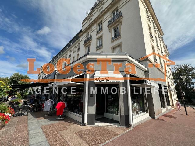 Magasin emblématique du centre ville de VITTEL, 125m2