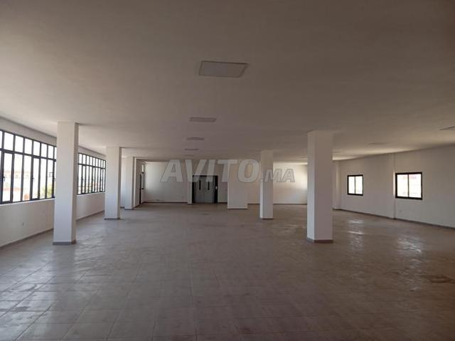 Magasin showroom à louer à Hay Nahda