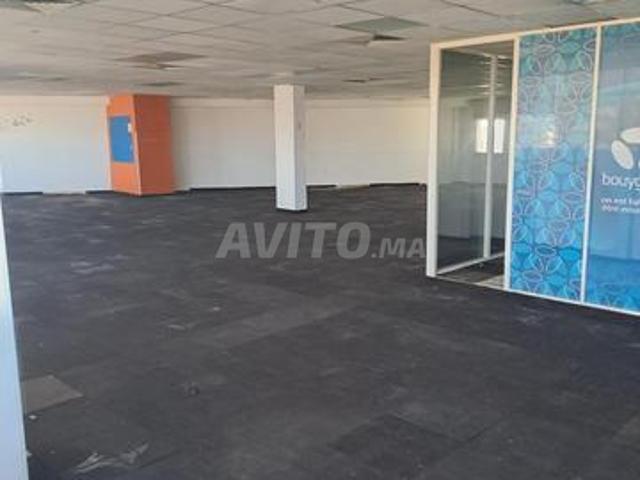 Magasin 1000m sur un grand avenu