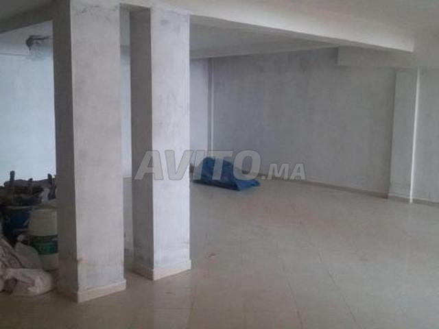 Magasin 11 m² au rez de chaussée avec dépôt 160 m² à vendre