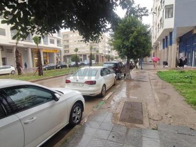 Magasin 212m Commercial À Centre Bouskoura