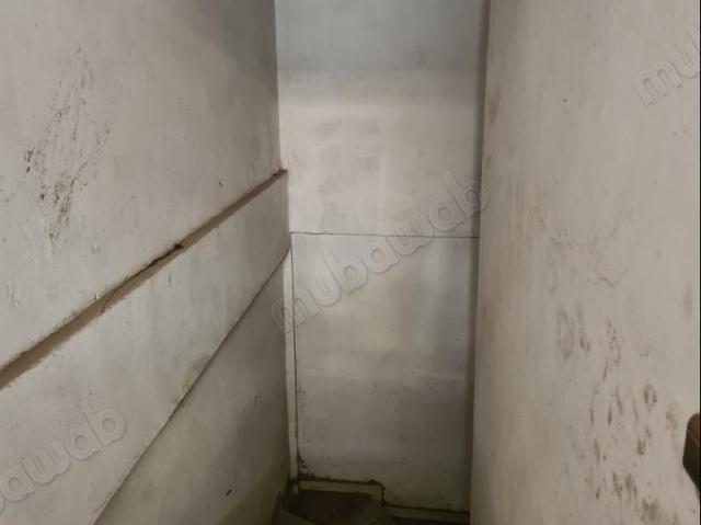 Magasin 22m² avec cave 156m²