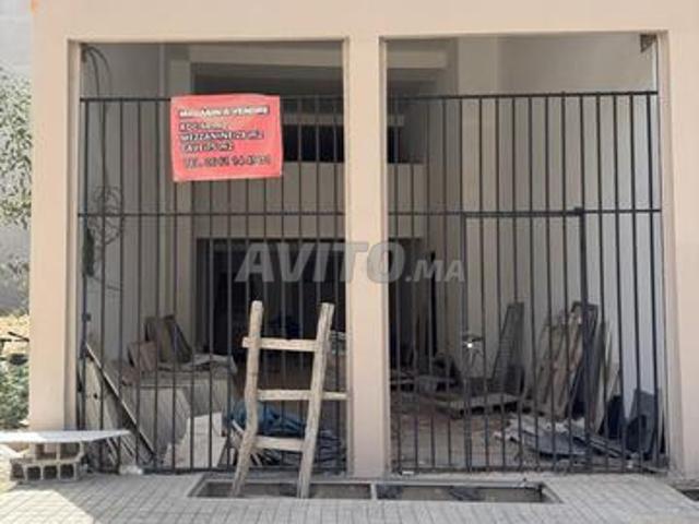 Magasin 66m avec cave et mezzanine