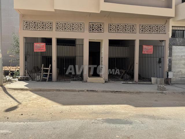 Magasin 76m avec mezzanine et sous sol à Sidi Maarouf
