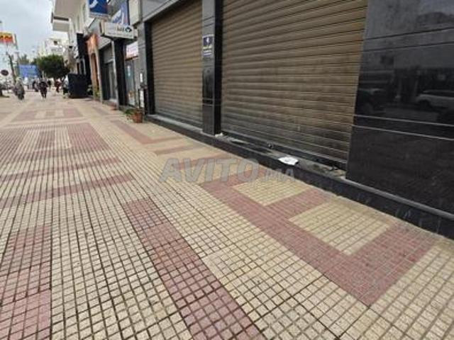 Magasins à vendre sur la rue principale
