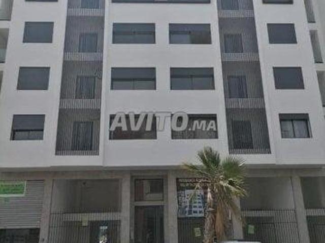 Magasins et appartements 80m2, standing