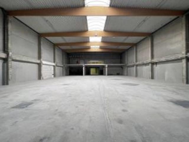 Magazijn 2.120 m² met buitenopslag te huur Deinze