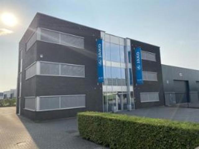 Magazijn met kantoor