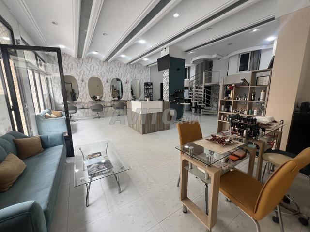 Magazin a saisir grande facade