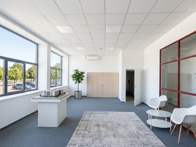 Wynajem magazynu 1164 m² z biurami i parkingiem