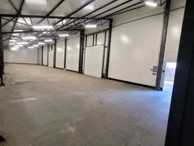 Magazyn 360m² z rampami, biurem i monitoringiem