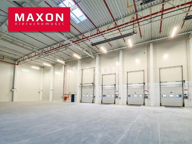 Magazyn 3704 m² z biurem, rampami i wysokim standardem