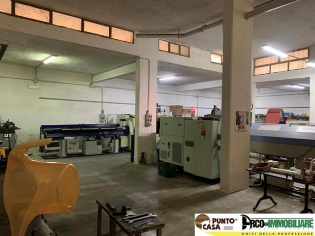 Magazzino con accesso carrabile mq. 330 soppalco e ufficio