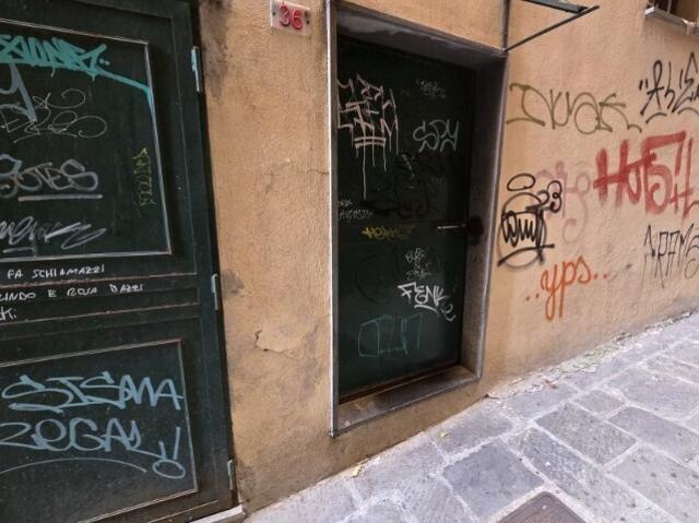 Magazzino da ristrutturare in vico delle carabaghe 36a/r, Genova
