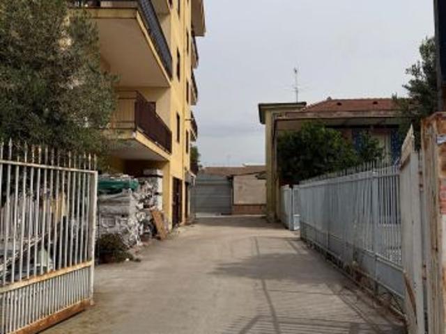 Magazzino deposito in una zona strategica e di Casaluce in affitto