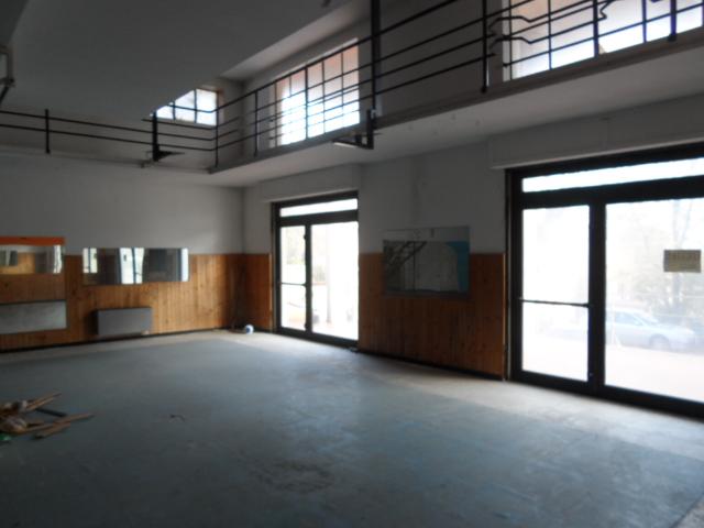 Magazzino deposito in vendita a Grottammare, Residenziale