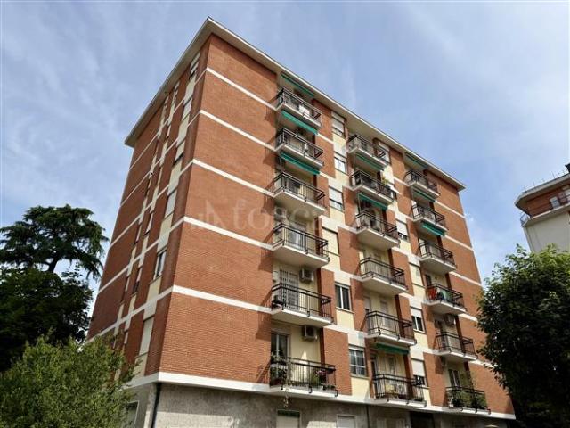 Magazzino di 110 mq a Bande Nere, Inganni Milano