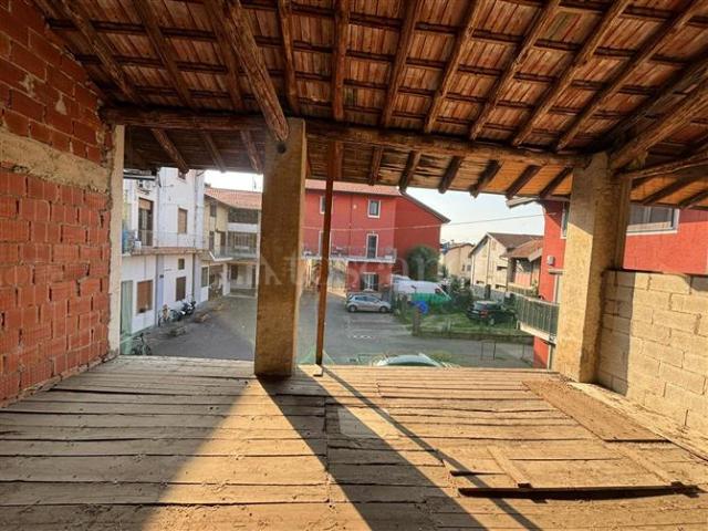 Magazzino di 120 mq a Fenegrò