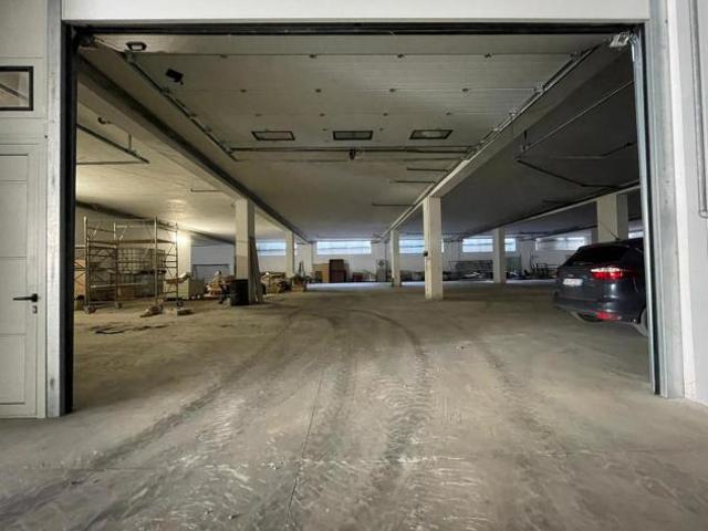 Magazzino in affitto a Maddaloni