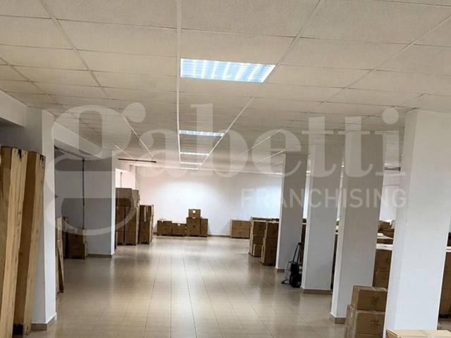 Magazzino in affitto a Napoli