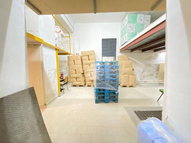 Magazzino in affitto a Napoli