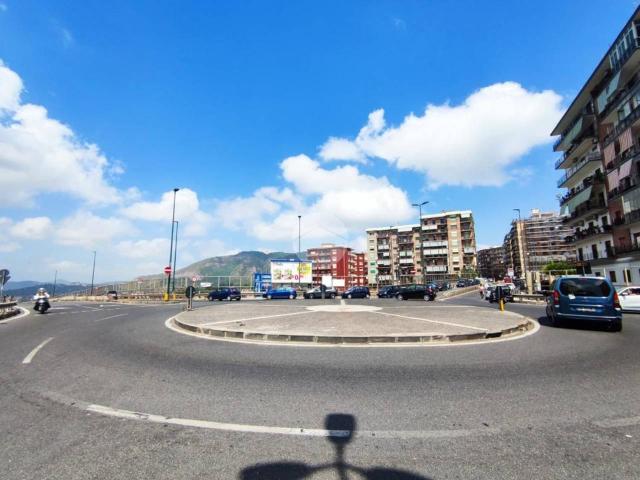 Magazzino in affitto a Napoli