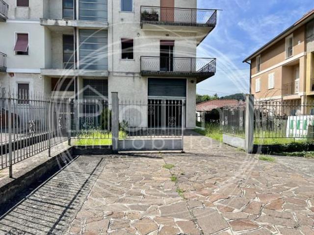 Magazzino in affitto a Ome