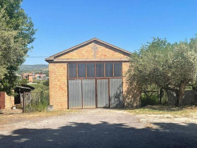 Magazzino in affitto a Atessa