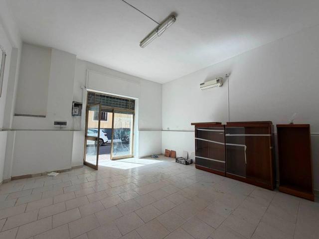 Magazzino in affitto a Battipaglia