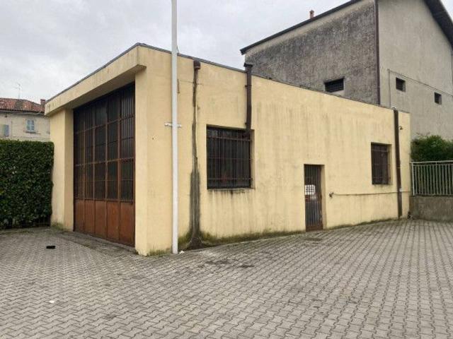 Magazzino in affitto a Calco