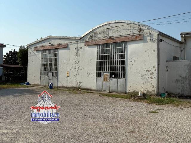 Magazzino in affitto a Cento
