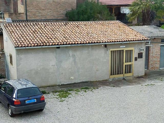 Magazzino in affitto a Ferrara