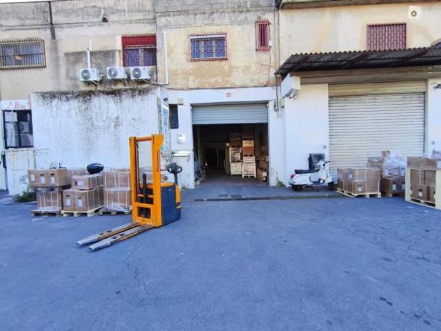 Magazzino in affitto a Gravina di Catania