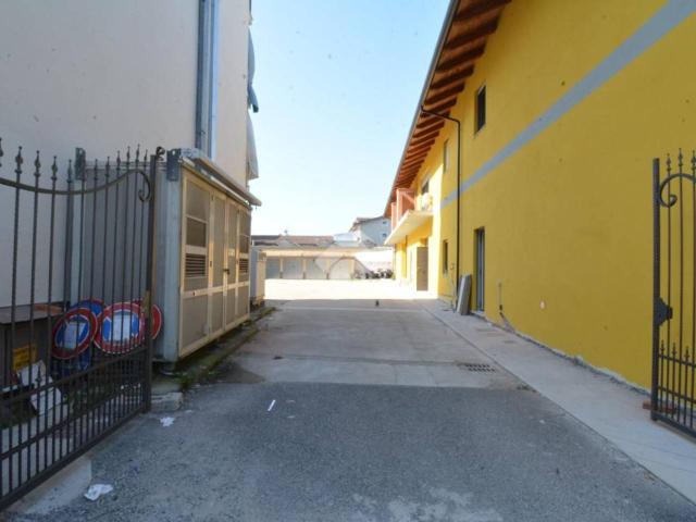 Magazzino in affitto a Leini'