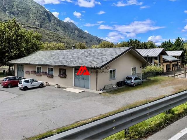 Magazzino in Affitto a Quart