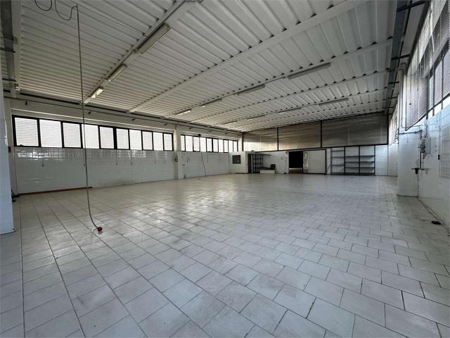 Magazzino in Affitto a Sarzana