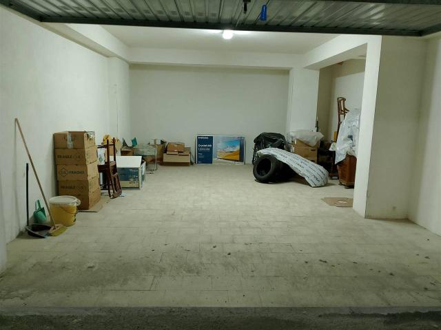 Magazzino in vendita a Mascalucia