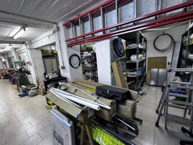 Magazzino in vendita a Milano
