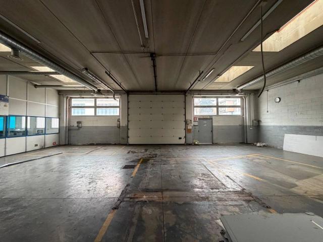 Magazzino in vendita a Milano