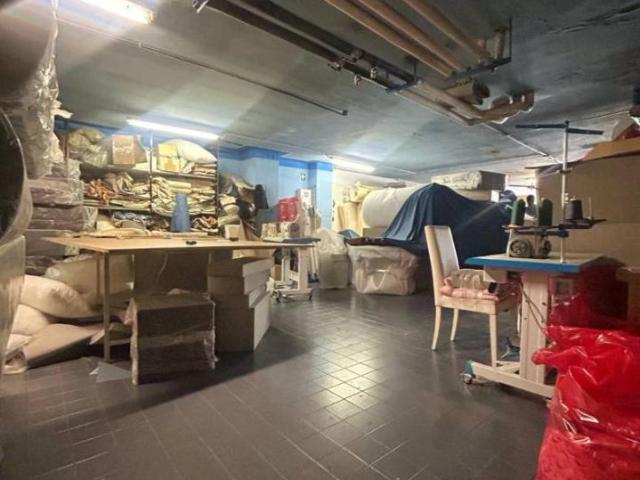 Magazzino in vendita a Modena