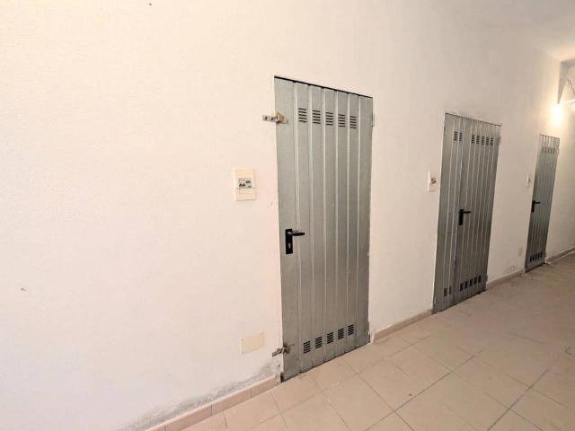 Magazzino in vendita a Monserrato