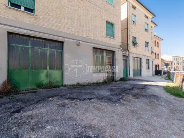 Magazzino in vendita a Monte San Giusto